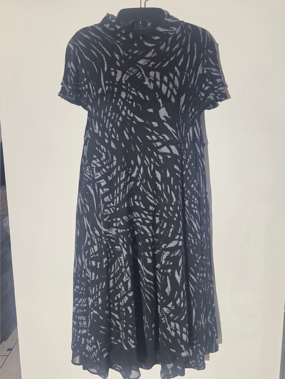 Kensie Black Midi Dress with Abstract Print (Size L)